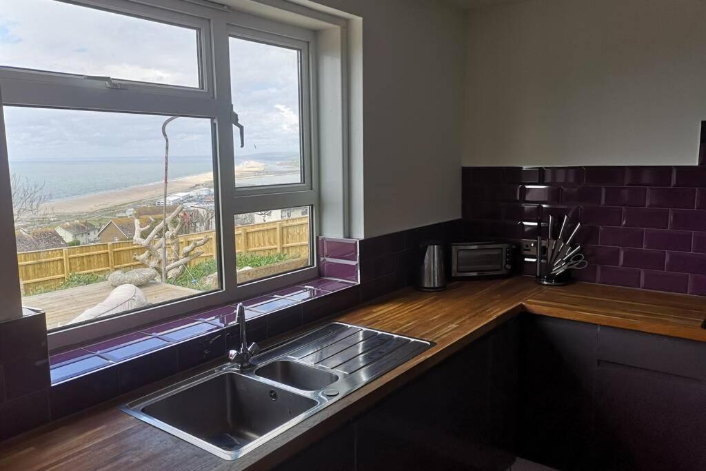 Villa Jurassic View 3 Bed House With Hot Tub à Castletown  Extérieur photo