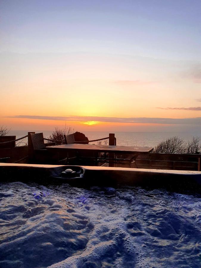 Villa Jurassic View 3 Bed House With Hot Tub à Castletown  Extérieur photo