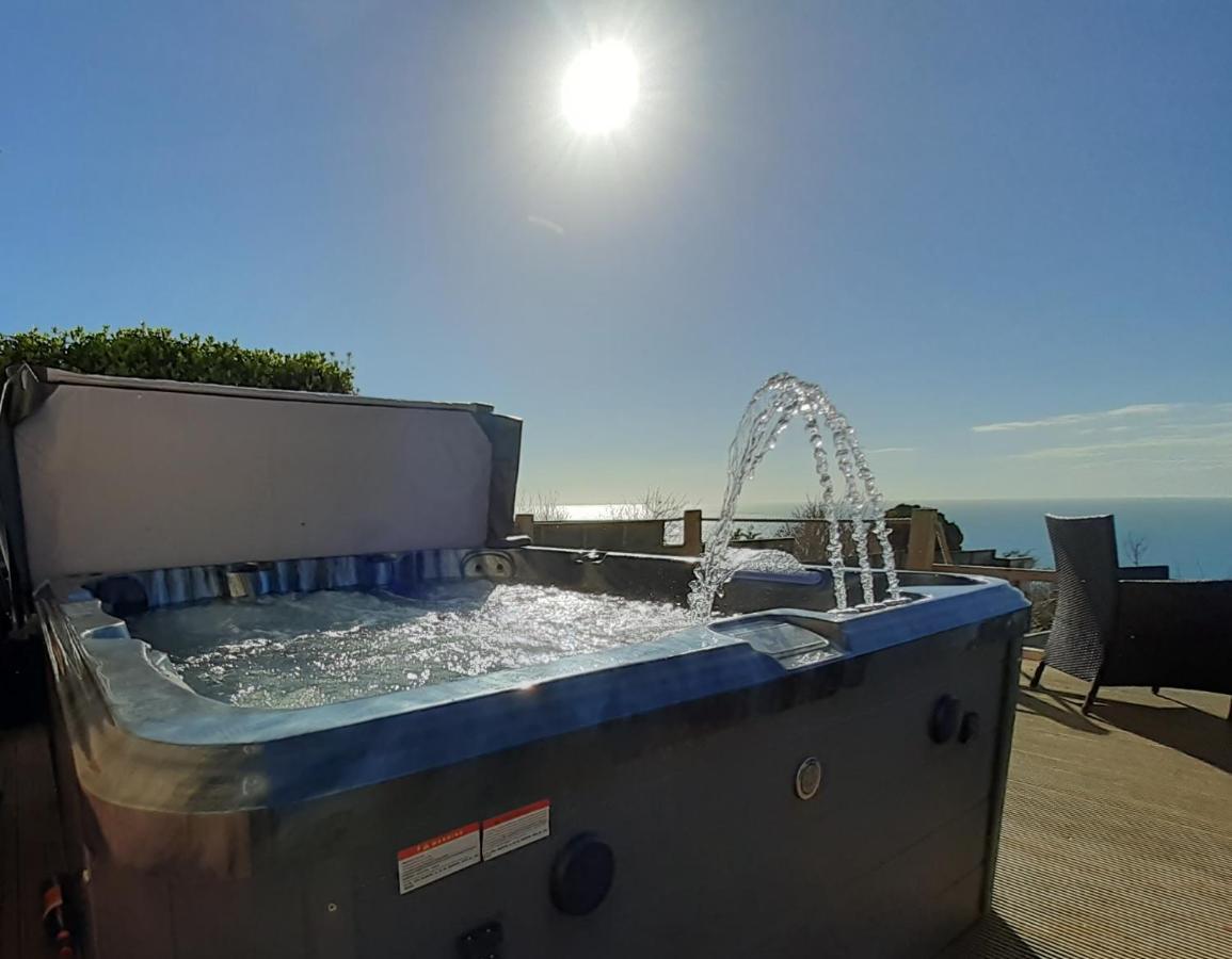 Villa Jurassic View 3 Bed House With Hot Tub à Castletown  Extérieur photo